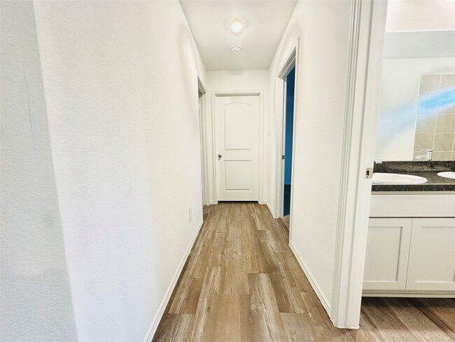 Building Photo - 6059 Canyon Dawn Dr