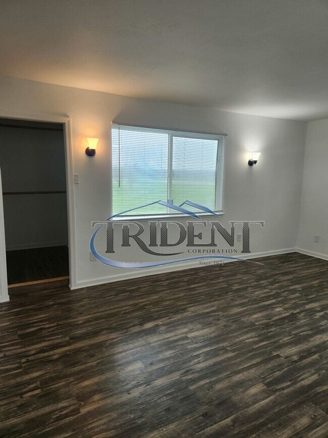 Building Photo - 2 bedroom, 2 bath house, plus a bonus room, located in the country.