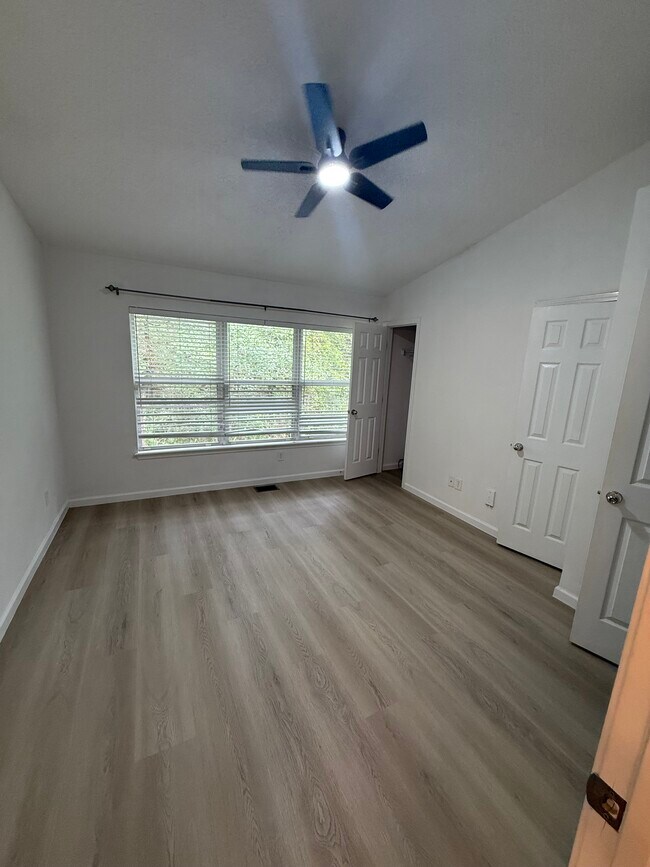 Building Photo - 3530 Summerlin Ln N