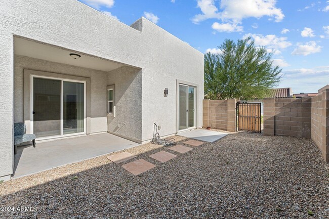Building Photo - 904 N Poppy St