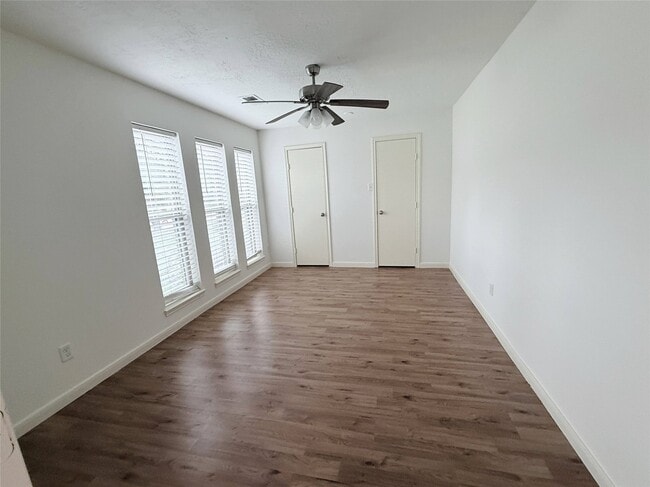 Building Photo - 6902 Sandy Knolls Dr