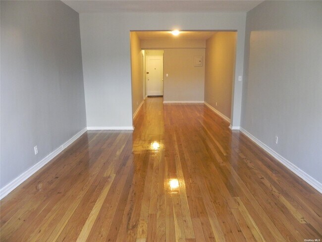 Building Photo - 12 Welwyn Rd