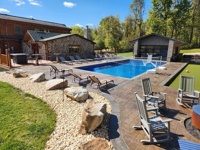 Building Photo - Stunning Retreat on 31 Acres with Pool Dec...