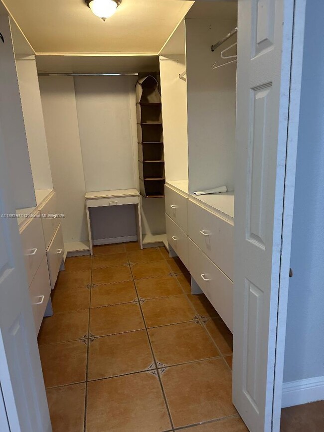 Building Photo - 2225 SW 21st Ter