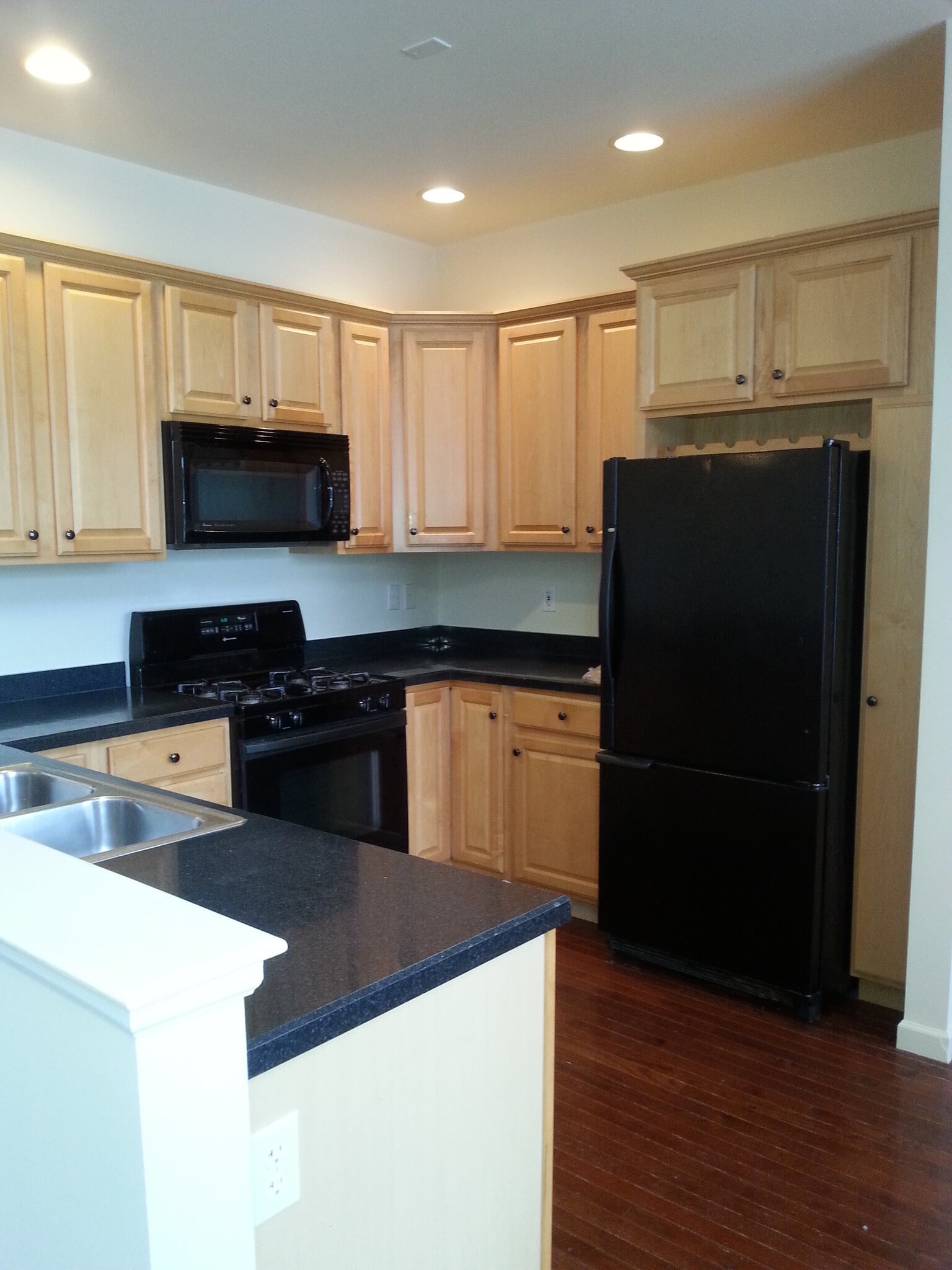 Building Photo - 720 Ferris Way