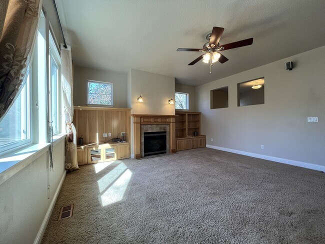 Building Photo - Beautiful 5 Bedroom Home + Office with Grand Entry, Gourmet Kitchen & Private Backyard