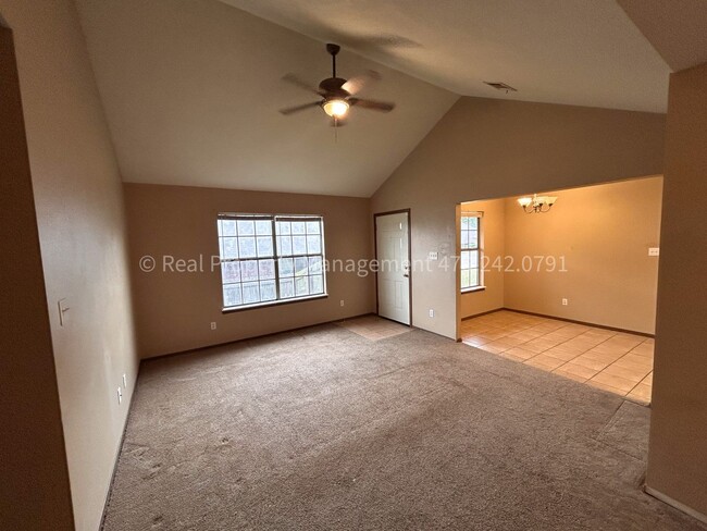 Building Photo - 1003 Trenton Dr