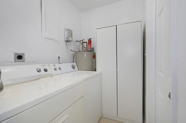 Building Photo - 900 Benevento Ave