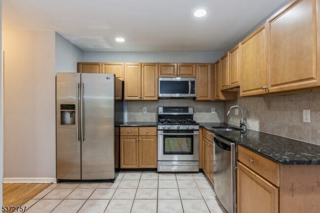 Building Photo - 17 Lackland Ave