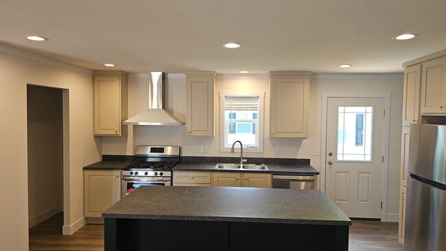 Building Photo - 3617 N Grand Ave E