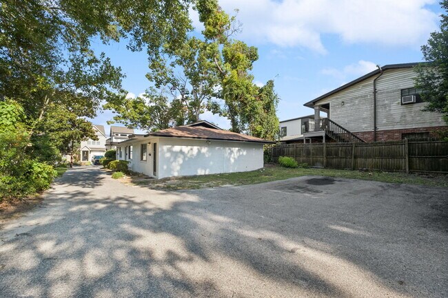 Building Photo - 1312 N Adams St