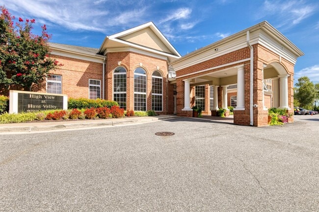 Building Photo - 400 Symphony Cir