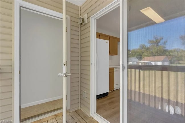 Building Photo - AVAILABLE NOW – Stylish 2-Bedroom Condo in Archdale, NC