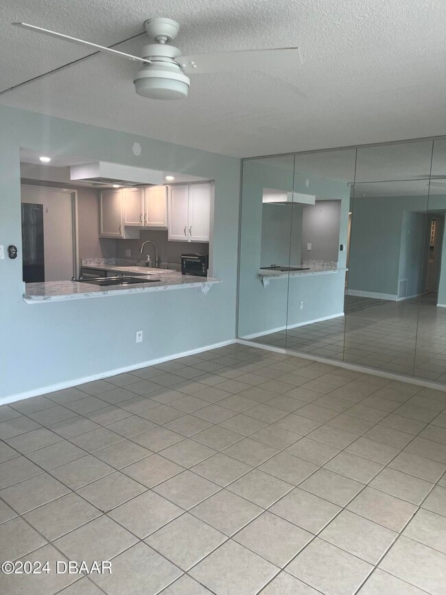 Building Photo - 1224 S Peninsula Dr
