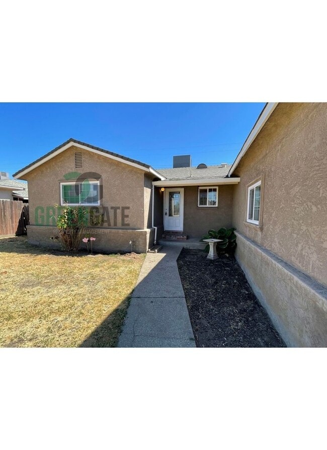 Building Photo - BEAUTIFUL 3 BEDROOM 2 BATH HOME MOVE IN RE...