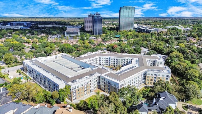 Building Photo - 15635 Memorial Dr