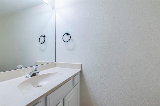 Building Photo - 13109 Marble Falls Cove