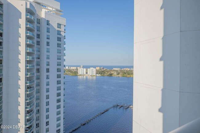 Building Photo - 231 Riverside Dr