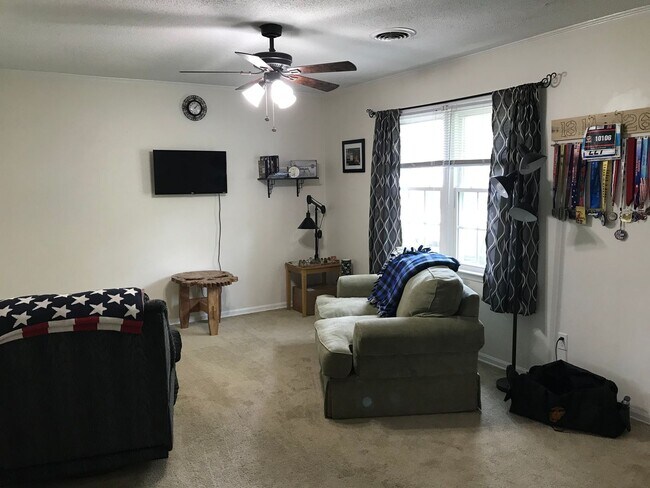 Building Photo - Affordable 3 Bedroom 1 Bathroom Home