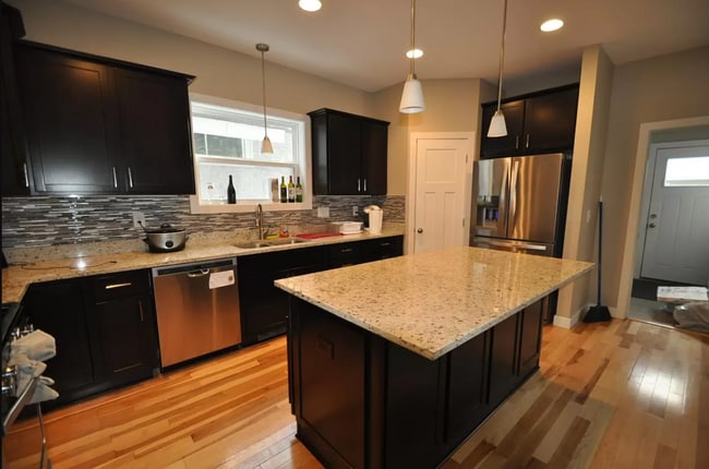 Building Photo - Available Aug 28th 2026 6 bed 3 bath for rent in popular Southeast Minneapolis neighborhood!