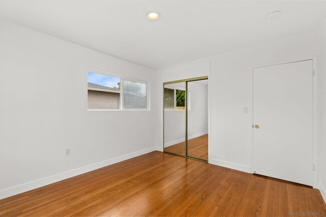 Building Photo - 614 5th Ave