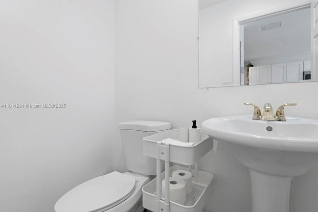 Building Photo - 5127 NW 5th Ave