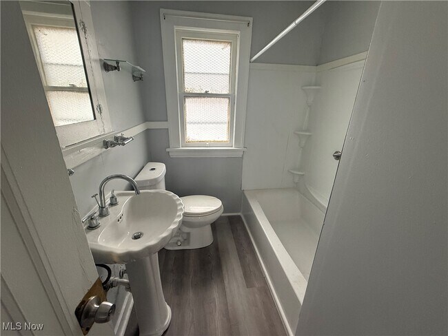 Building Photo - 3540 E 154th St