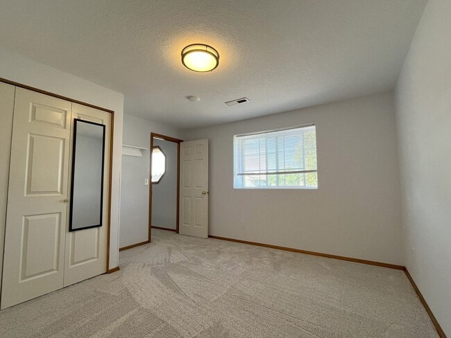 Building Photo - Spacious 4-Bedroom, 2.5-Bathroom Home with...