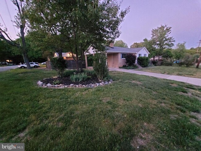 Building Photo - 2710 Rose Valley Dr