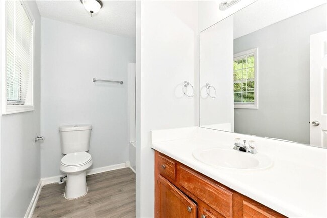 Building Photo - 229 Hampton Dr