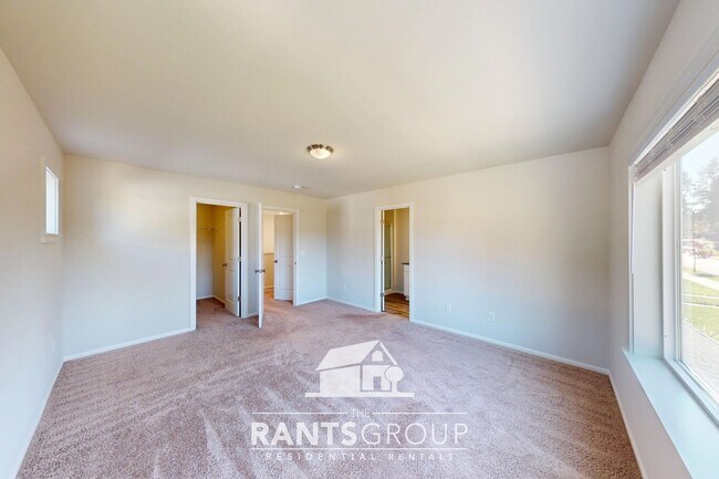 Building Photo - Great Location! Easy JBLM Commute!