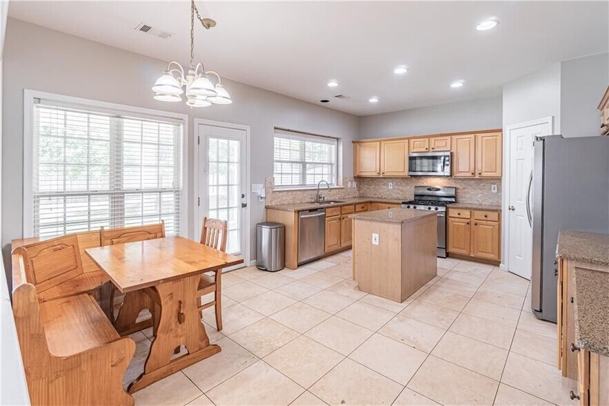 Building Photo - 230 Albrighton Ct