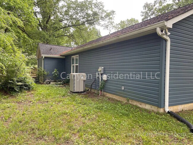 Building Photo - 1063 Givens Rd