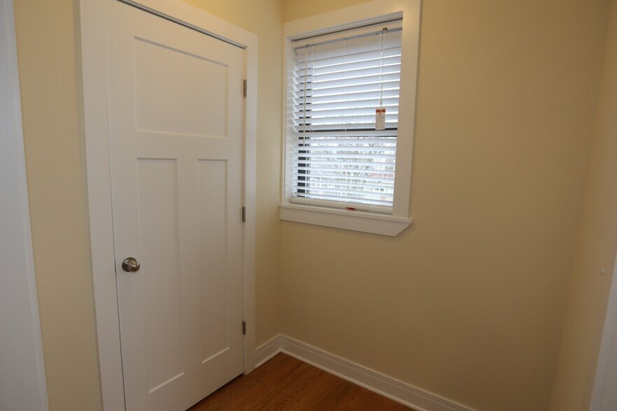 Building Photo - 4551 N Damen