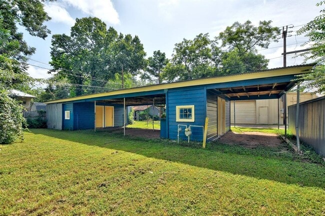 Building Photo - 302 Olive St