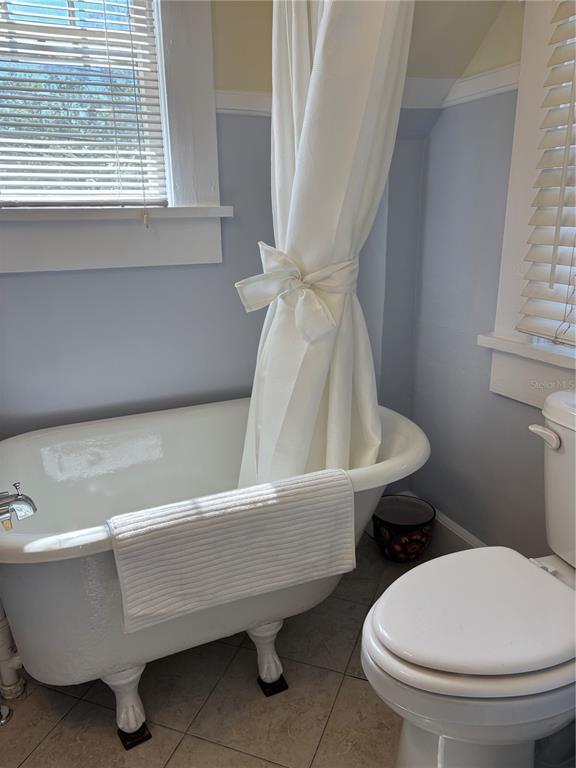 Building Photo - 810 22nd Ave N