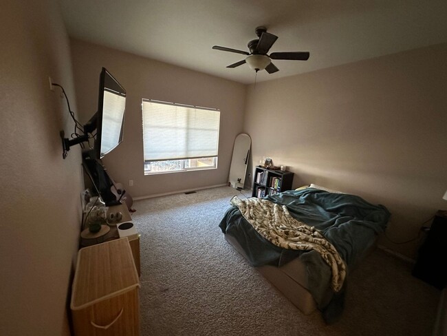 Building Photo - 2 Bed, 2 Bath in Courtyard Estates!