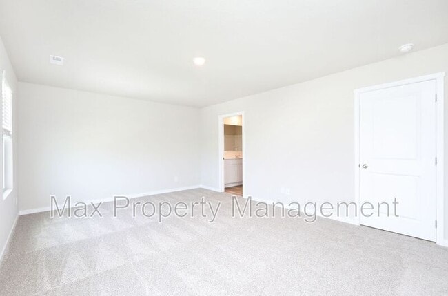 Building Photo - 2452 SE Creekhill Way