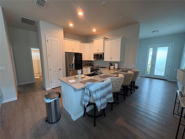 Building Photo - 3109 King Palm Dr