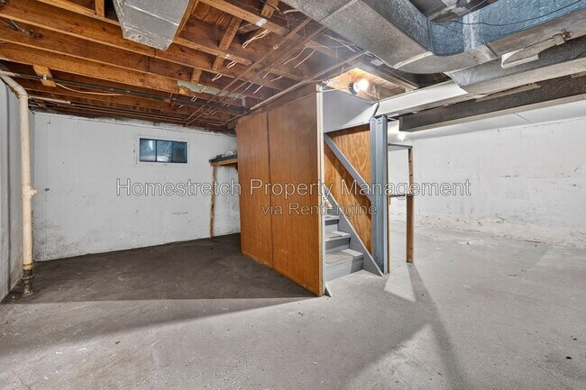 Building Photo - 575 Glorose Dr