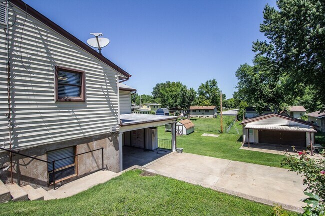 Building Photo - 2242 Zumbehl Rd