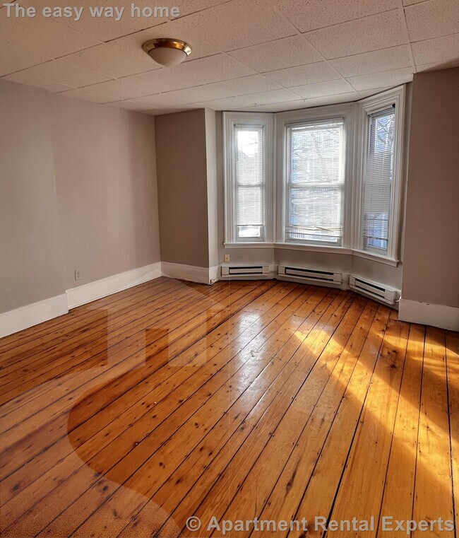 Building Photo - 9 School St