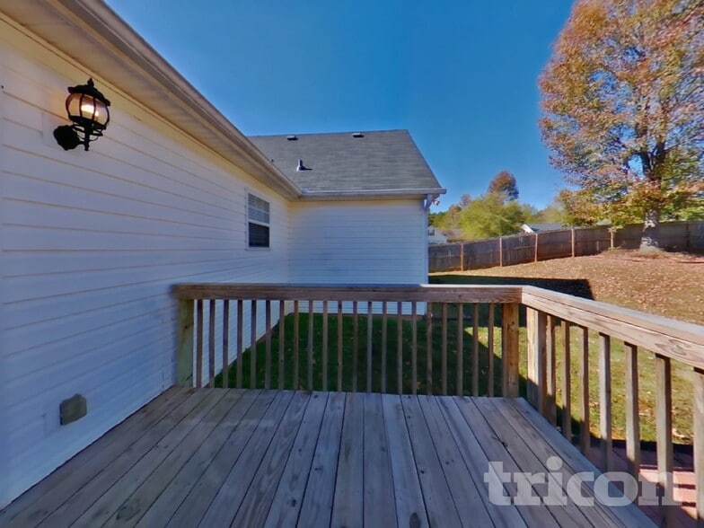 Building Photo - 20 Hillock Ct