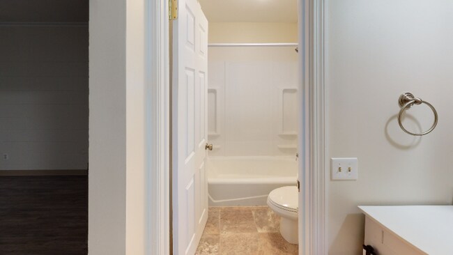 Building Photo - 2034 Riverdale St