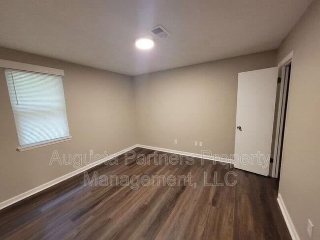 Building Photo - 139 Stoneybrooks Pl
