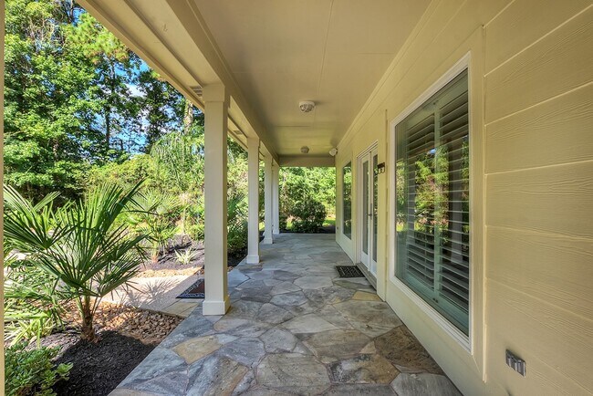 Building Photo - 10819 Lake Windcrest Blvd