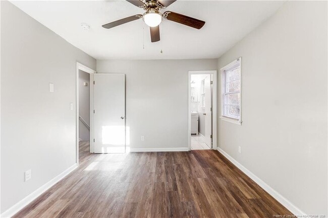 Building Photo - 1089 Essex Pl