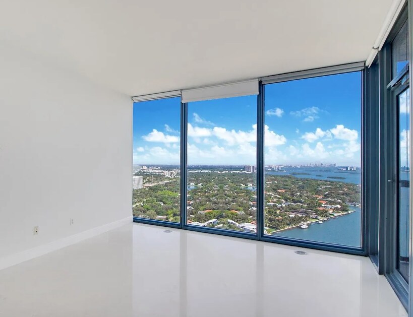 Building Photo - 601 NE 36th St