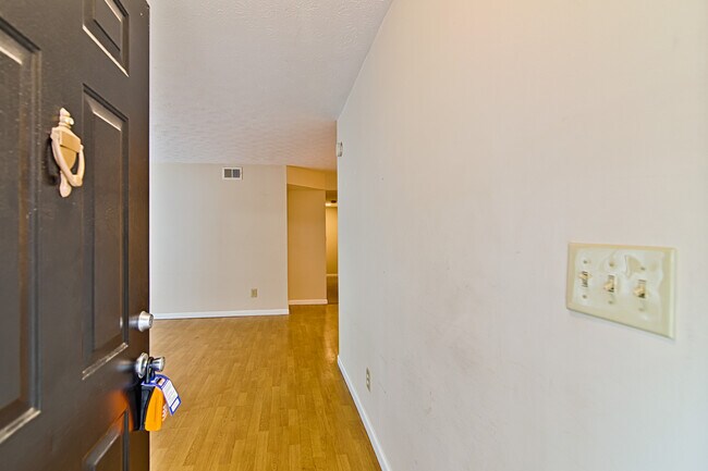 Building Photo - 1102 Augusta Dr