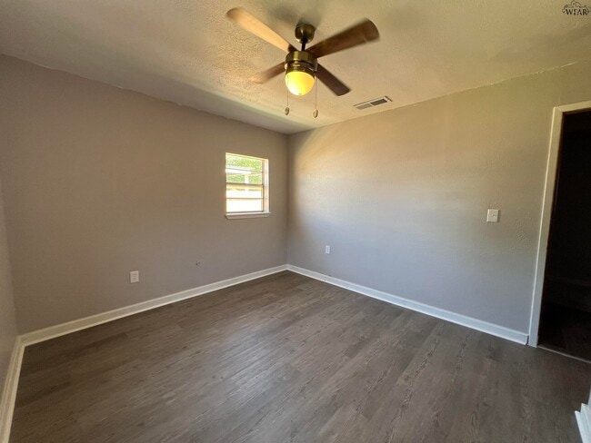 Building Photo - 610 S Bond St